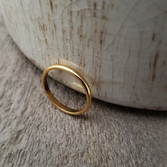 Jewelry - 2MM Thin Titanium Ring Gold